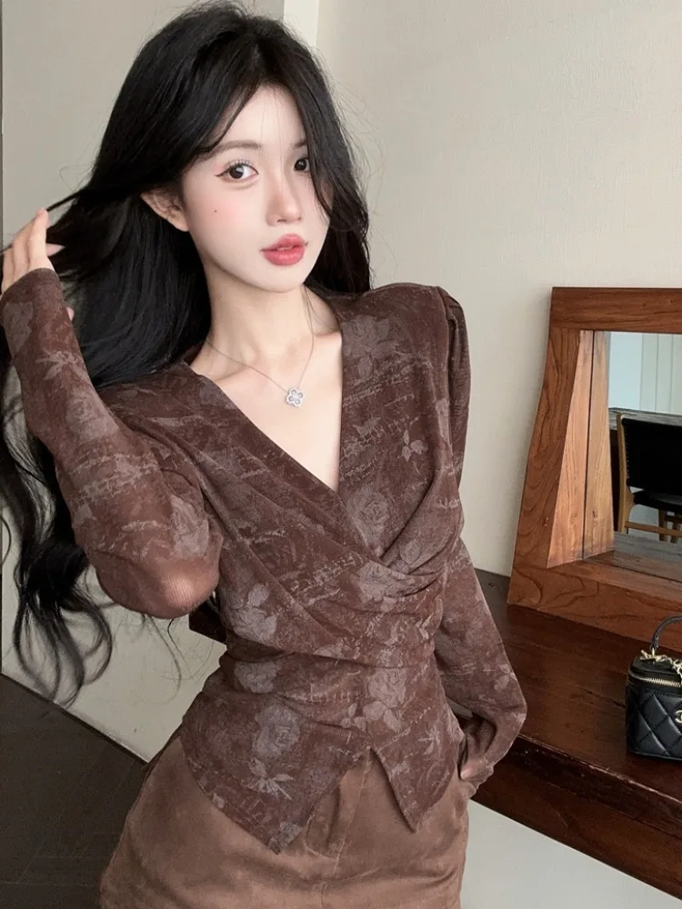 

Women's Long Sleeve V-Neck Printed Mesh Base Shirt Autumn Winter Slim Fit Design Sense Base Shirt French Style Breathable Ski...