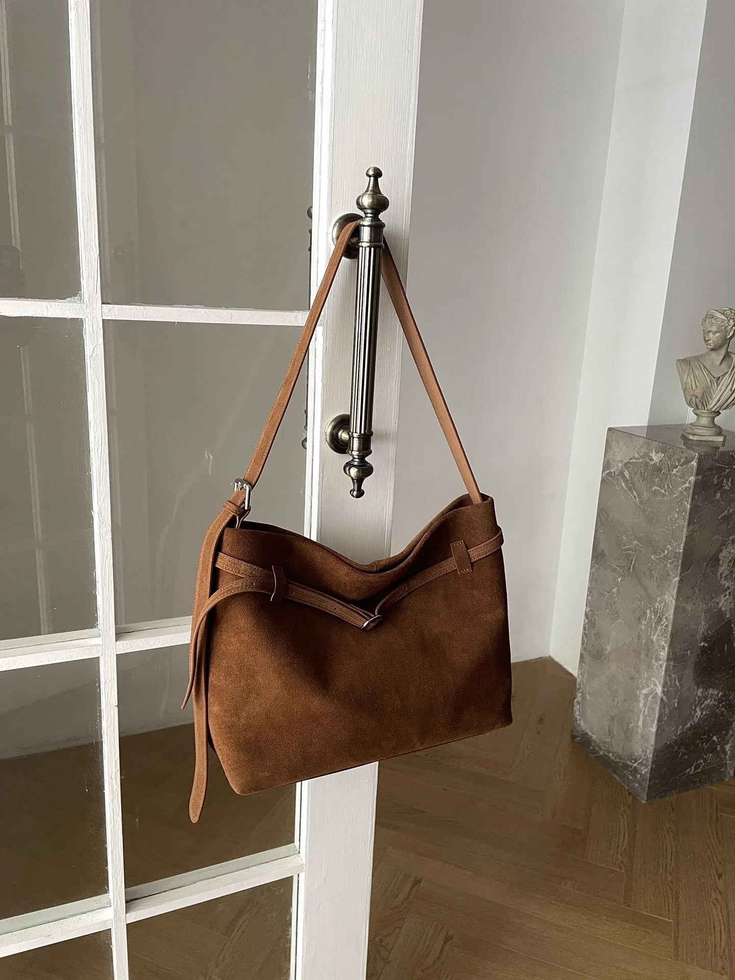 

Autumn And Winter Retro Matte Leather Hand-Held Tote Bag For Women New Style 2025 Trendy Large Capacity Suitable For Commuting