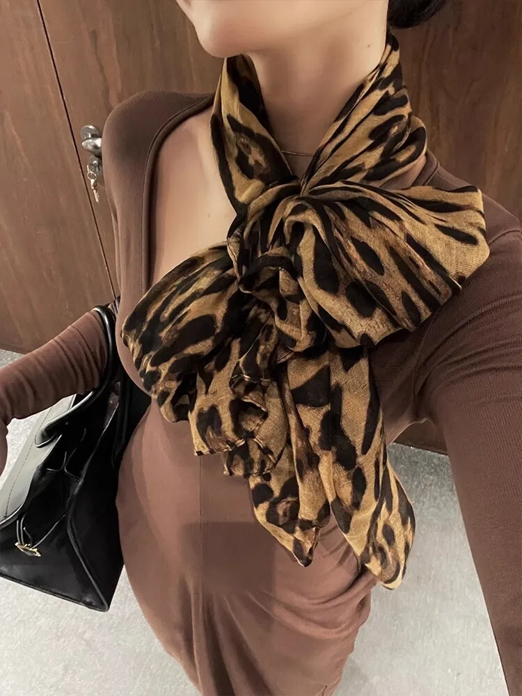 Hoofdband Luipaard Print Sjaal Zijden Sjaal Vrouwen Herfst Bandana Top Hoofd Wraps Mode Koreaanse Vrouwen 2024 Nieuwe Herfst Winter V045