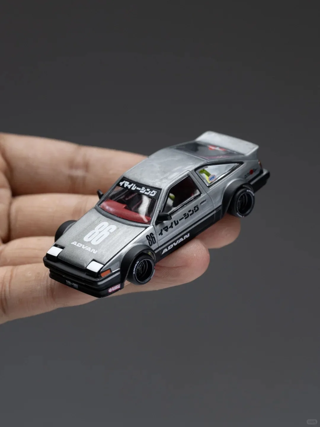 **Chase**Kaido House + MINIGT TW 1:64 V1 Modellauto
