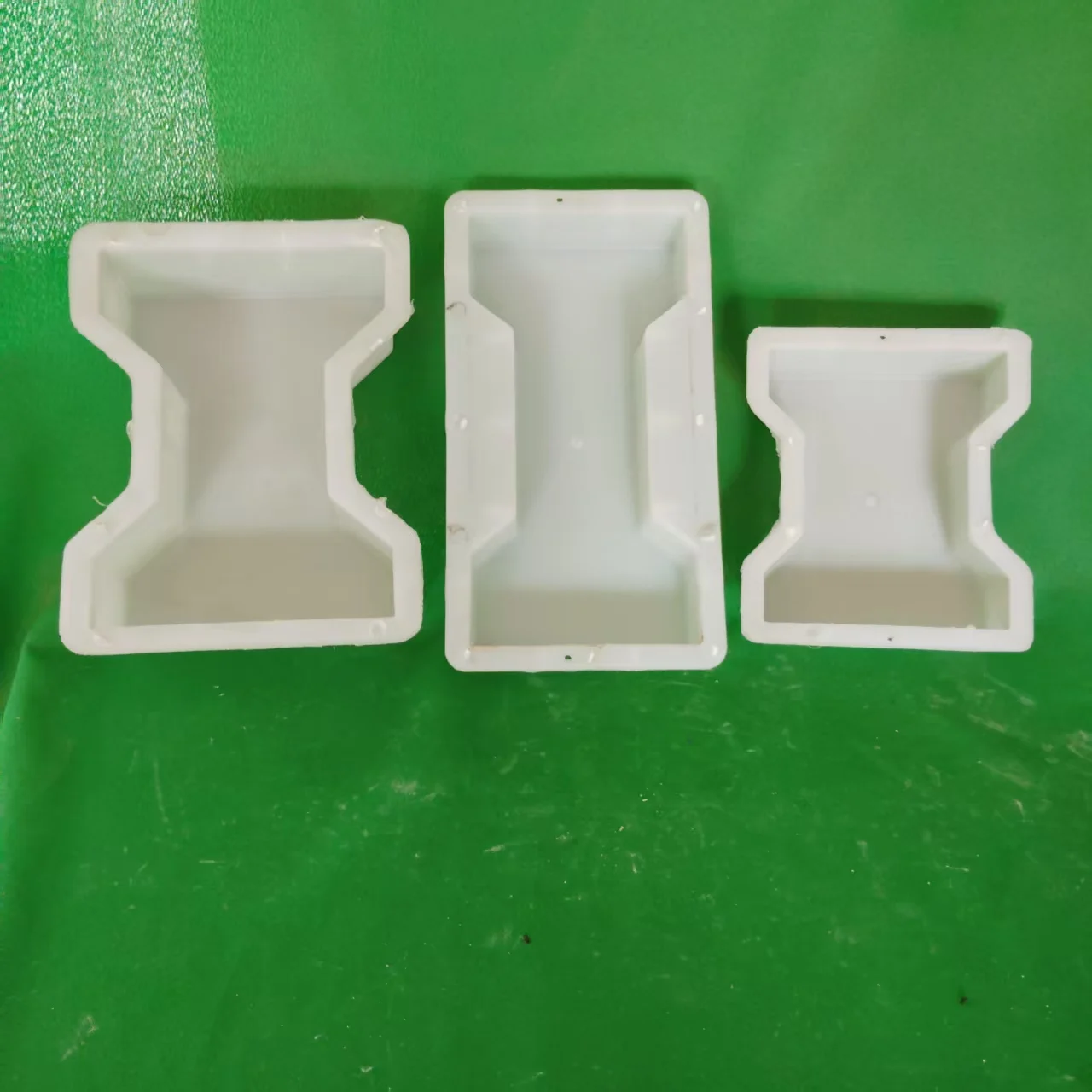 I-Shape Interlocking Paver Block Plastic Mold, PP Cement Brick Formwork for Road, Slope Protection, Landscape Pavement