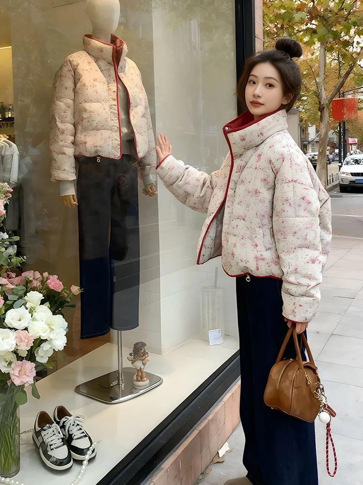 

Модная короткая зимняя куртка из пуха и хлопка для женщин: элитная, молодежная, красивая, элегантная, белая, с наполнителем из перьев.