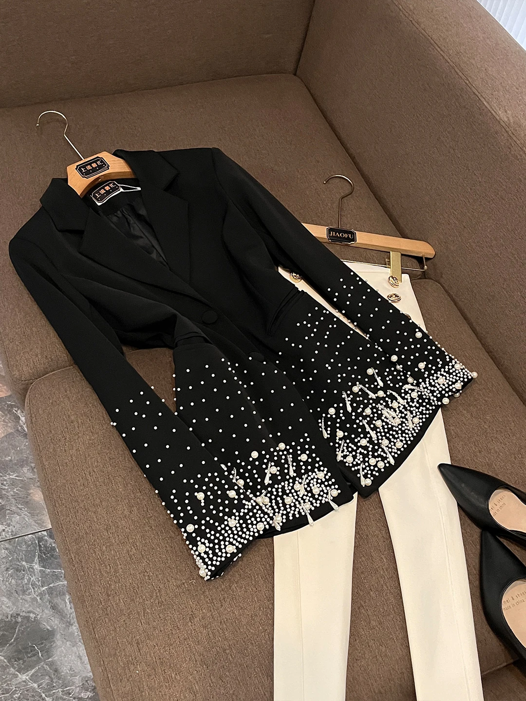 

Ele Long Sve Pearl Embellied Дизайнерский костюм с застежкой на талии Jaet Осень-зима Новое поступление Женская деловая одежда