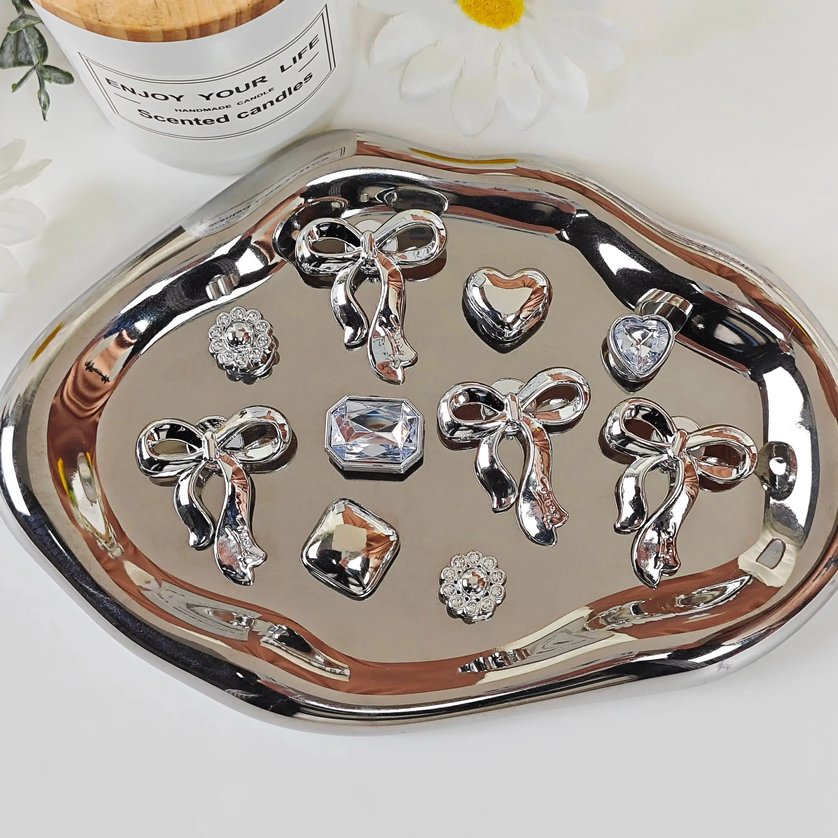 10Pcs DIY Shoe Decoration Charms Shiny Silver Bows, Flowers, Hearts, Geometric Pattern Decorative Buckles Non-Metal Lightweight Material Y2K Fashion Versatile Cute Personality Style for Men and Women Suitable for Eva Beach Shoes, Sandals, Removable Shoe Decoration, Holiday Gift