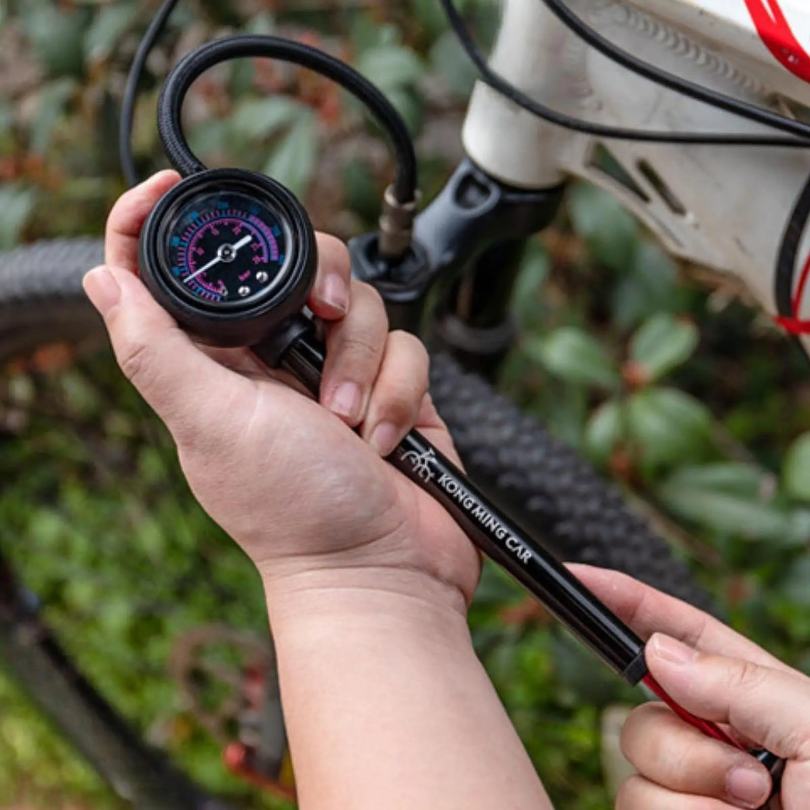 

Bike Shock Pump 360 Degree Rotation Bicycle Pump with Air Release Button