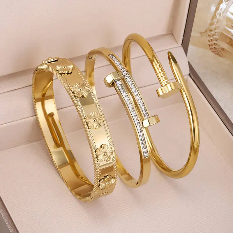 3Pcs 18K Gold Plated Stainless Steel Clover Bracelet Set For Women, Lucky Four Leaf Charm Bangle Jewelry Gift