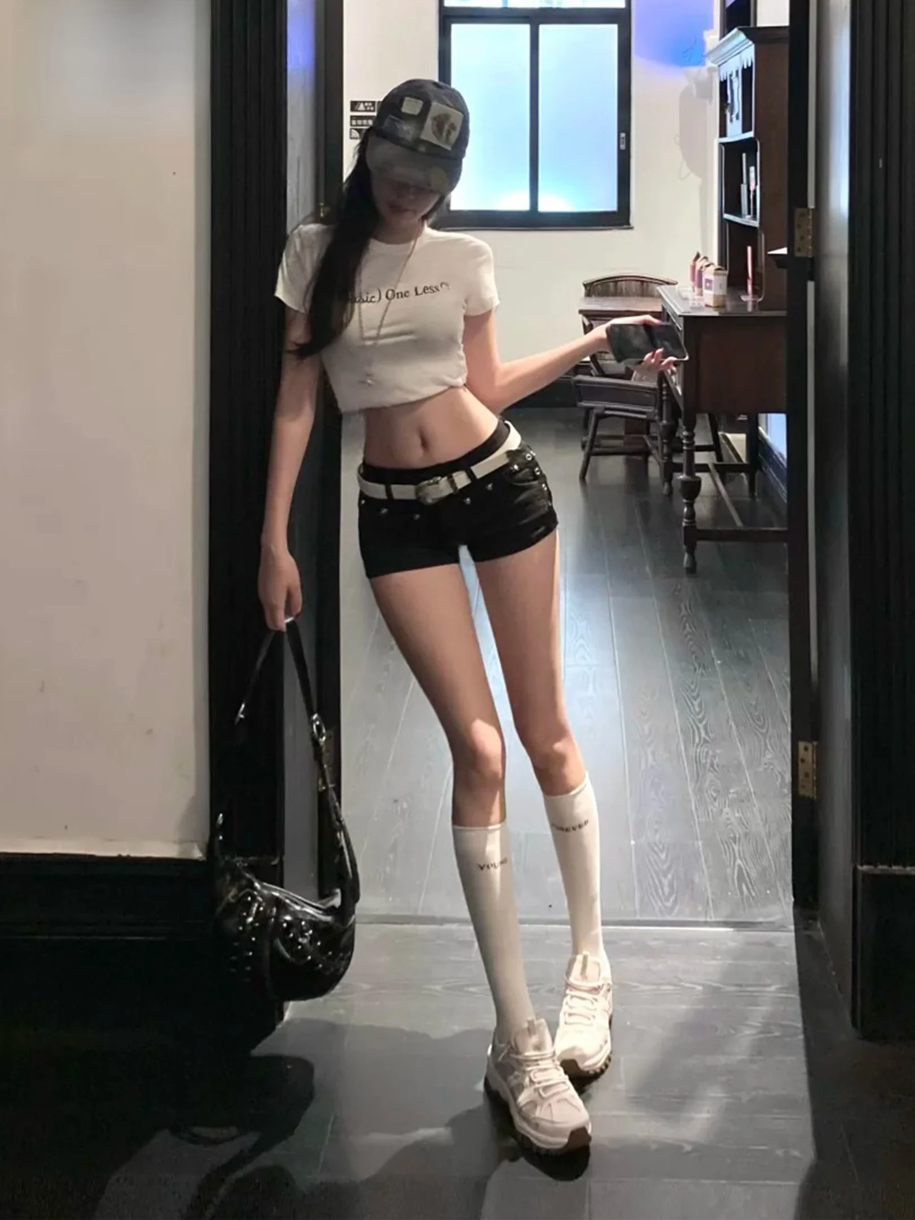 

American Style High Waist Slim Fit Denim Shorts Women's Summer New Black Buckle Jeans Shorts Tummy Control Hot Pants