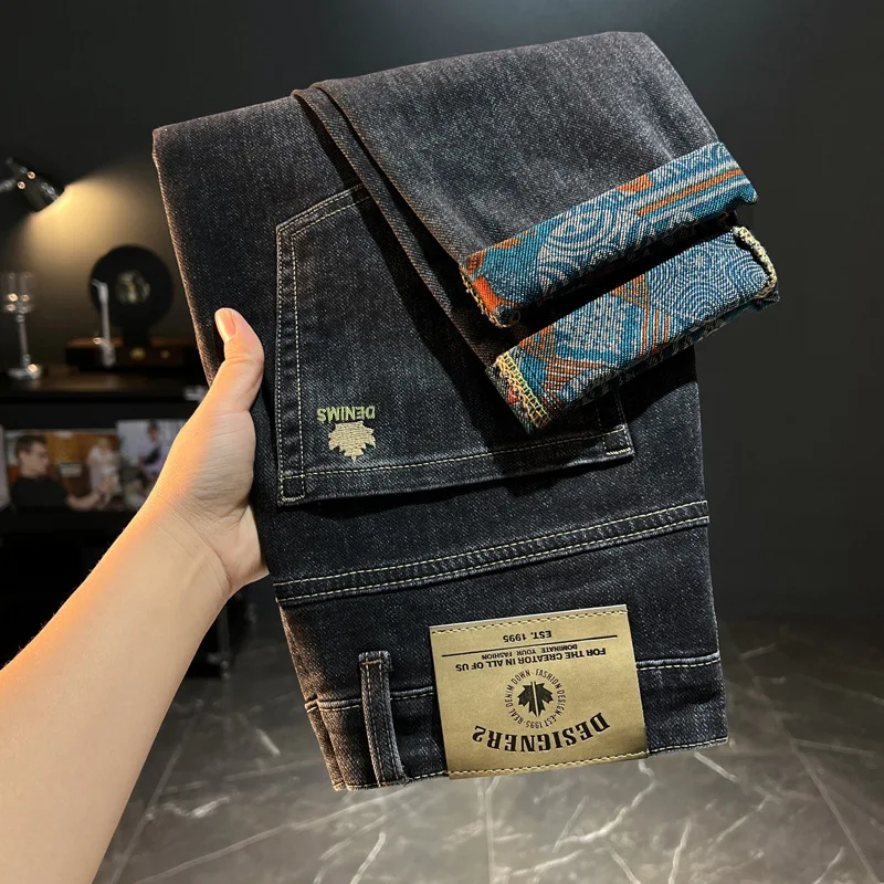 Celana panjang pria model slim fit lurus kecil untuk musim gugur dan musim dingin, celana panjang pria Korea elastis dan berbulu tebal hangat untuk dewasa, model gentleman.