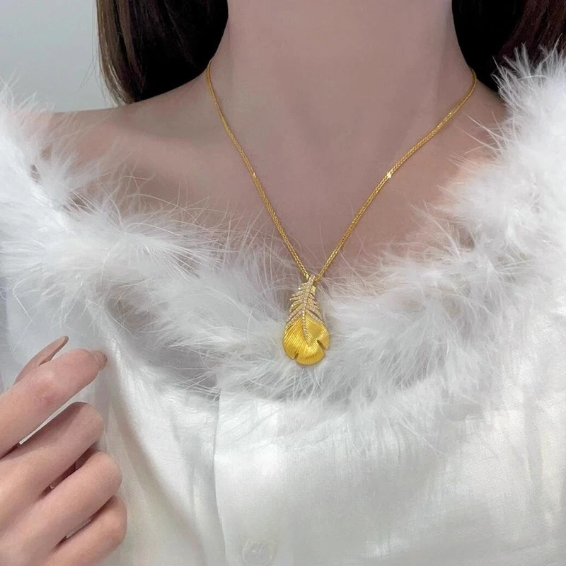 

18kt Gold Color Zircon Feather Necklace Collarbone Chain Necklace for Women Bride Christmas Birthday Wedding Ball Jewelry Gifts