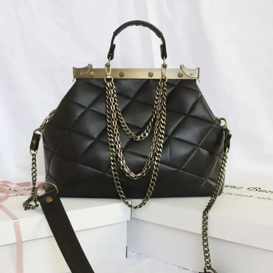 LOST IN VINTAG Black Quilted Leather Bags Ball Party Antique Clutch Bronze Fittings Handbag Proudly Carried In Hand 35x24x15cmx