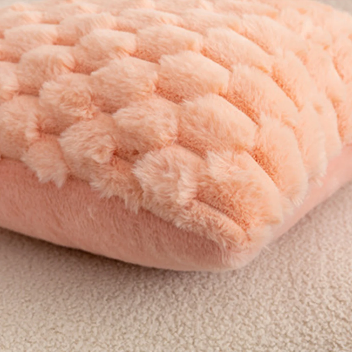 2er-Pack Künstliche Plüsch-Fellkissenbezüge, Luxuriöse Dekorative Kissenhüllen für Sofa, Wohnzimmer und Autoinnenraum (Ohne Kissenfüllung) – Detail 6