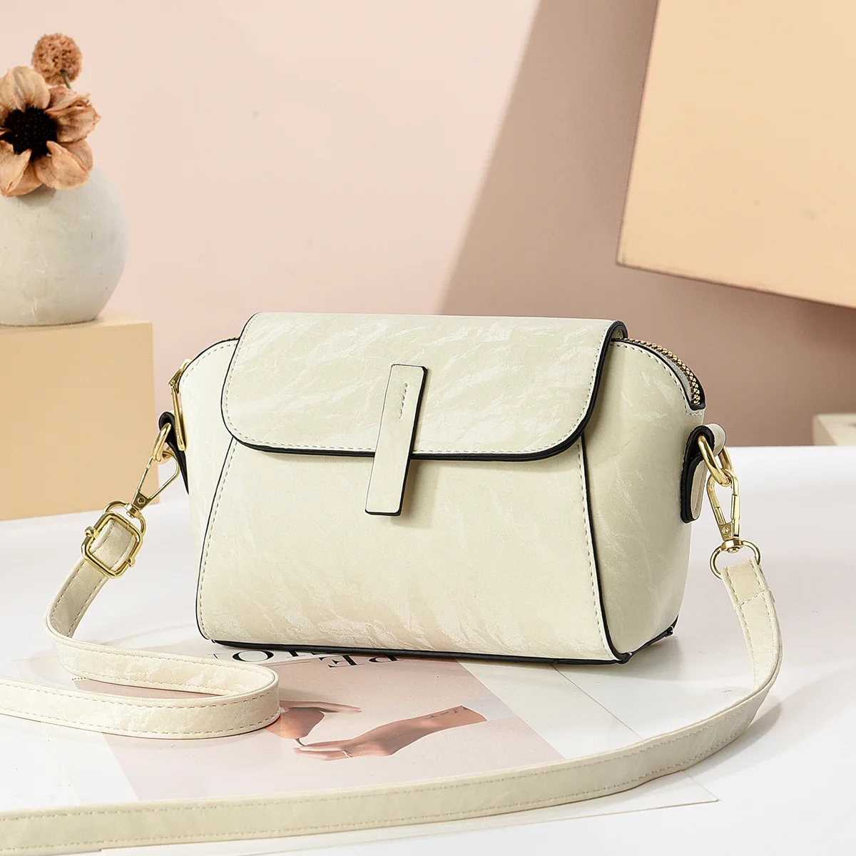 

Стильная косая сумка через плечо в стиле ретро, изысканная и модная женская сумка, ретро и элегантная подходящая по своему желанию.