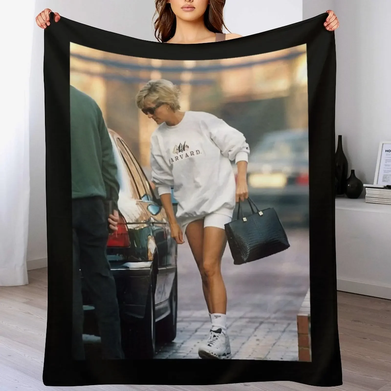 

princess diana Classic Throw Blanket Cozy Napping Blanket Gift for Mom Dad