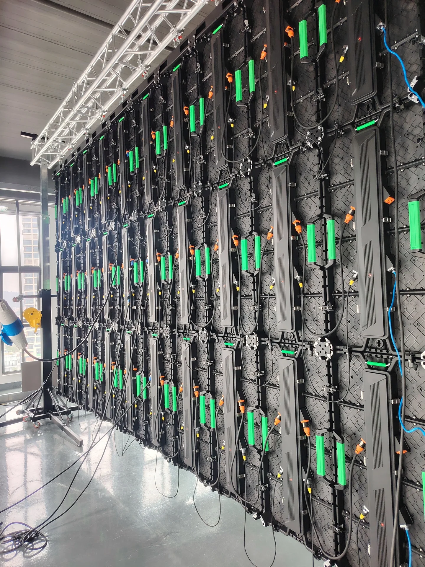 Llave en mano 500x500 500x1000mm HD interior exterior gigante eventos LED pared de vídeo P1.95 P2.6 P2.976 P3.91 pantalla LED de alquiler de escenario