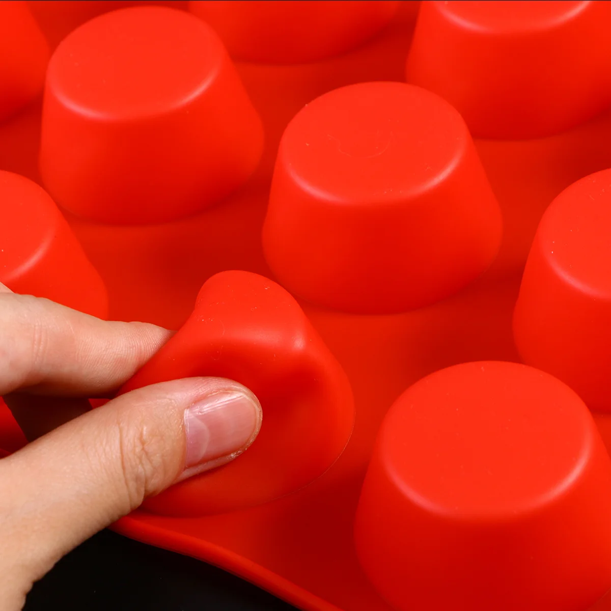 

Silicone Cupcake Mold Red Non-Stick Baking Pan For Muffin Cake Microwave Oven Safe -40 To 330 Degrees Heat Insulating