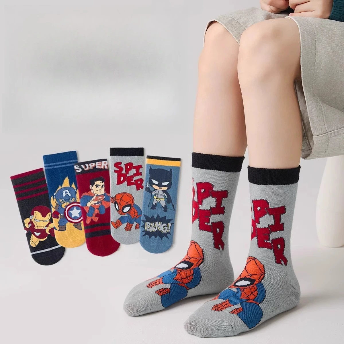 2025 Nuovi calzini primaverili autunnali e invernali di vendita calda Calzini creativi di tendenza dei cartoni animati Calzini divertenti e divertenti in cotone con eroe Spiderman