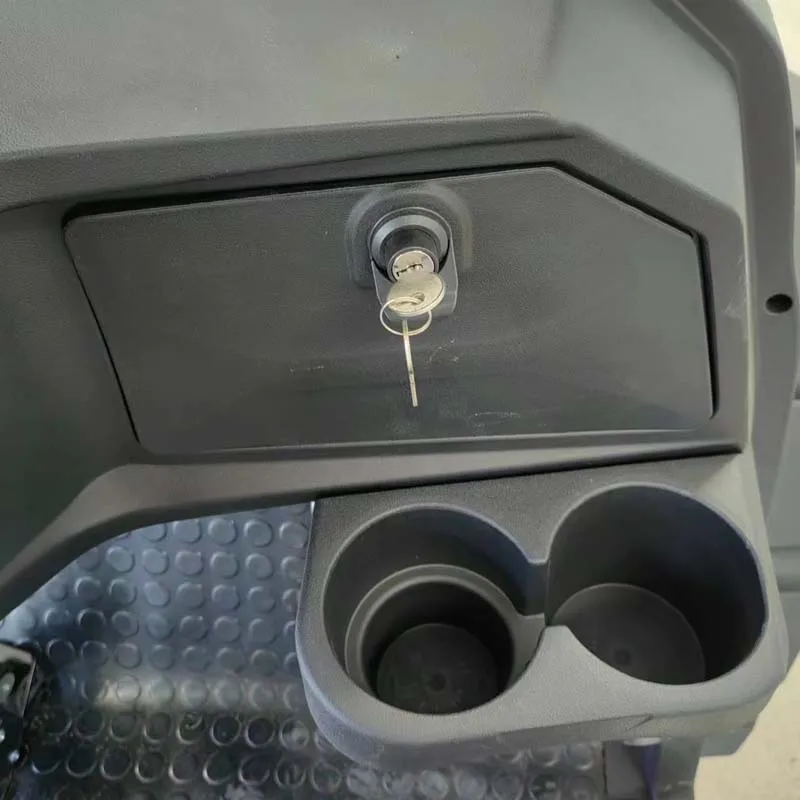 سعر المصنع عربات الغولف الكهربائية الصغيرة للتحكم عن بعد مع سرير البضائع للبيع