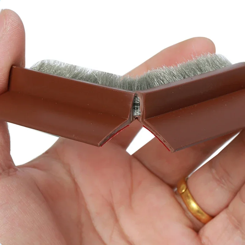 Bouchon de tirage de bas de porte avec brosse, bande d'étanchéité pour réduction du bruit du vent, bloqueur d'étanchéité sous la porte, scellant de protection, bande d'étanchéité pour porte