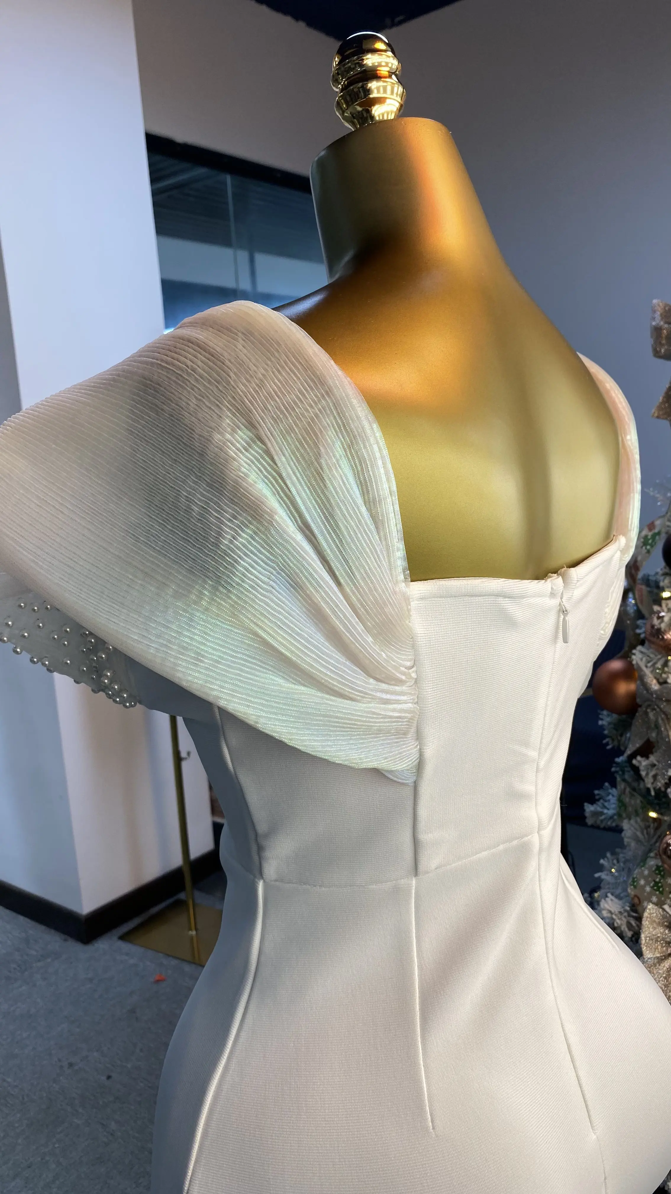 Custom-made, luxurious, and elegant floor-length evening gowns, perfect for women adorned with tassels.-GZXX128