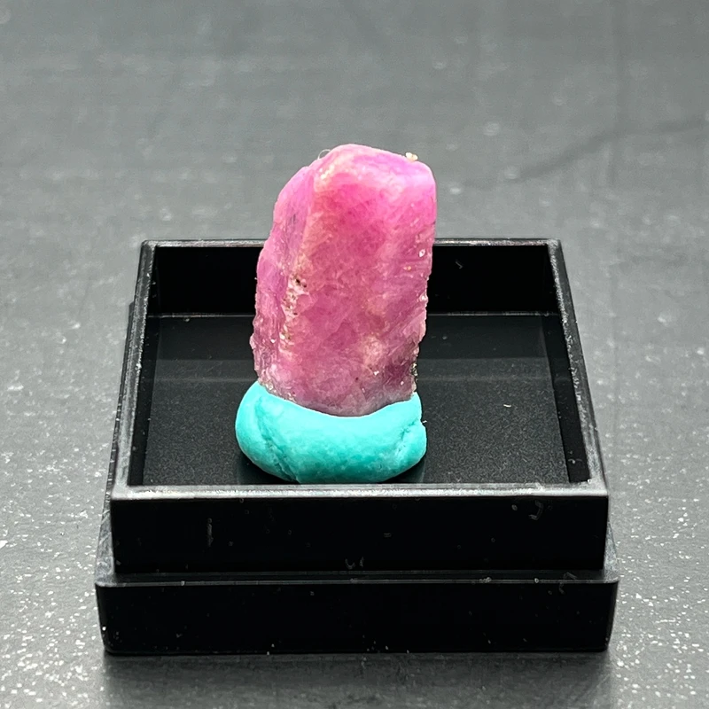 

100% Natural Burmese Fluorescent Ruby Rough Mineral Stones and Crystal Healing Crystal Quartz Gem + Box Size: 2.7mm