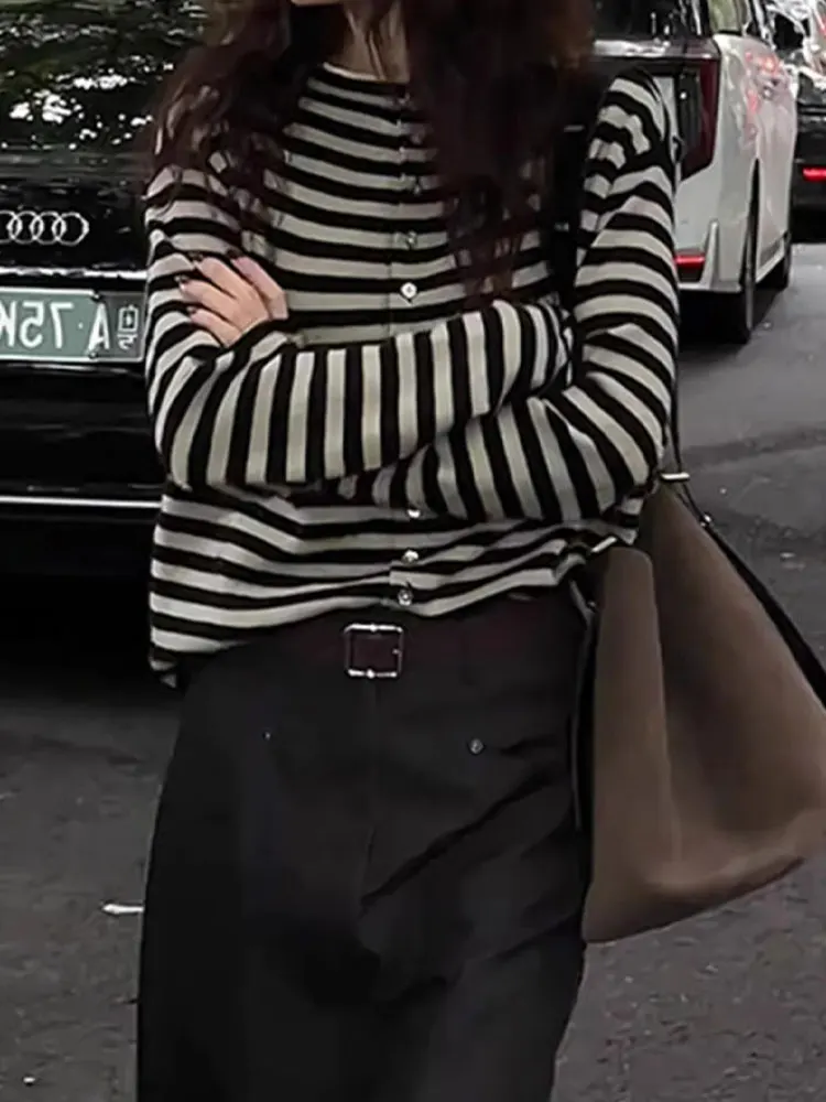 

Модный полосатый длинный трикотаж све с высоким воротником и одной пуговицей, цветной блузловый топ Lazy Sle, европейская элитная верхняя одежда