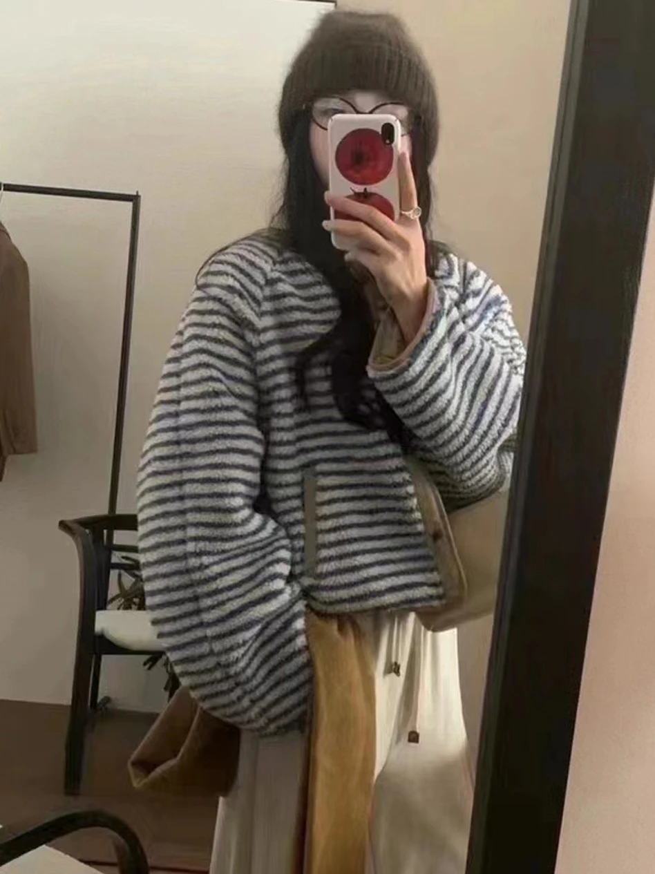 เสื้อโค้ทขนแกะเทียมลายทางทรงหลวมแบบเรโทร กระดุมเดี่ยว ผ้าโพลีเอสเตอร์ สไตล์เกาหลี ให้ความอบอุ่นสำหรับผู้หญิง