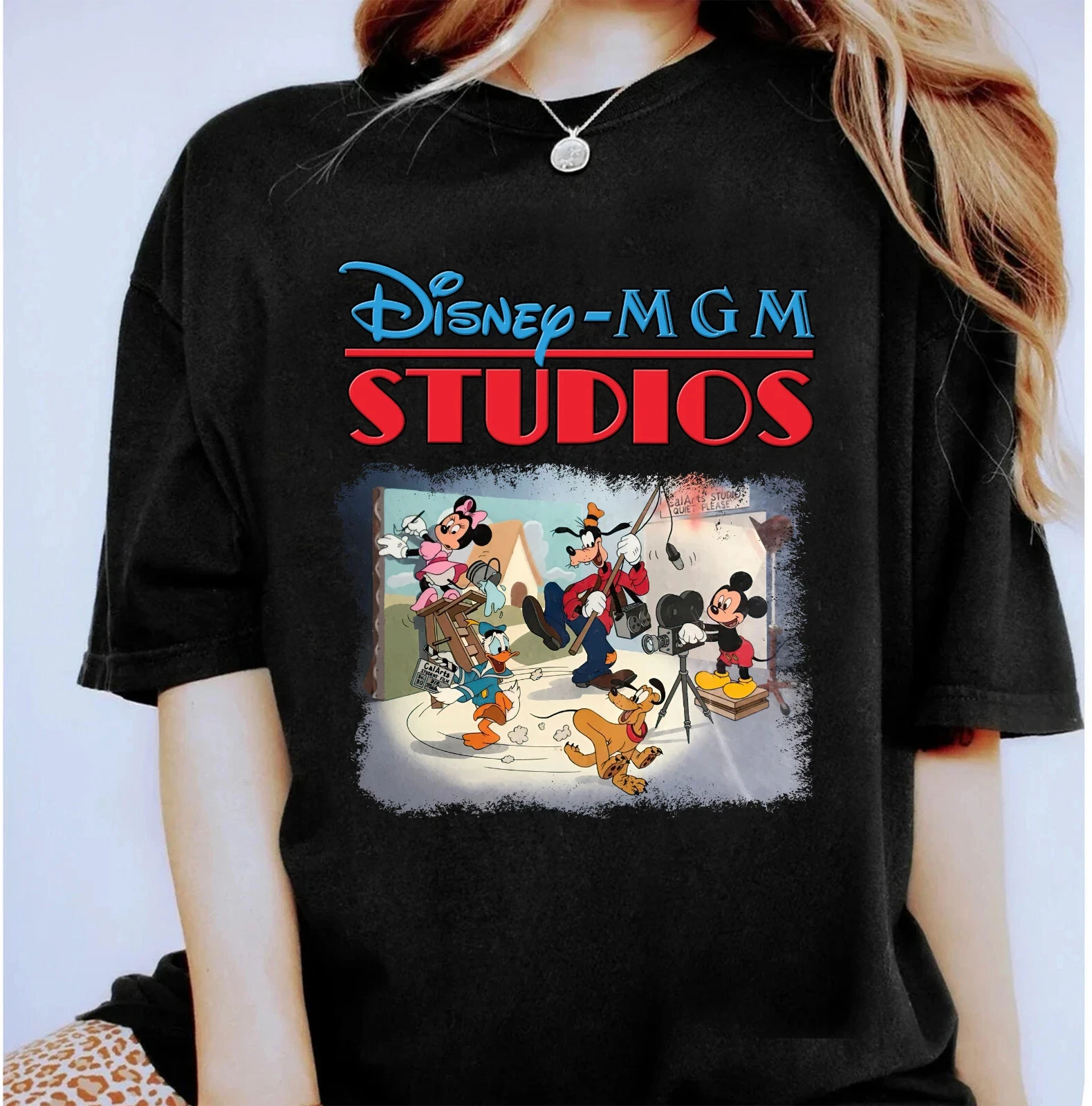

Винтажные футболки Disney MGM Hollywood Studios для мужчин и женщин. Повседневная и стильная хлопковая всесезонная базовая рубашка.