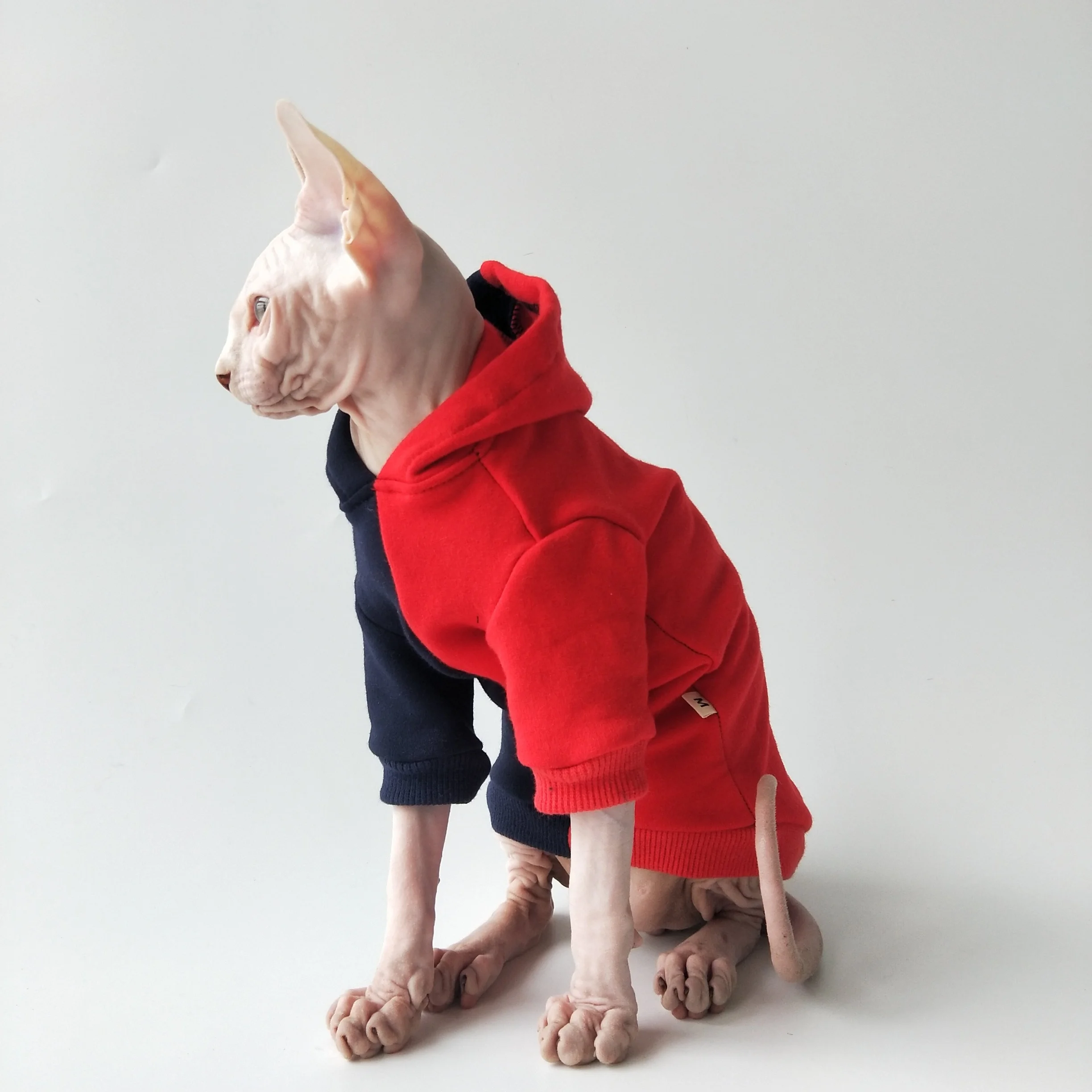 Warm Cotton Fleece Sweatshirt for Sphynx Cat in Winter Red Black Color Blocking Hoodie Long Sleeves Coat for Kittens in Autumn