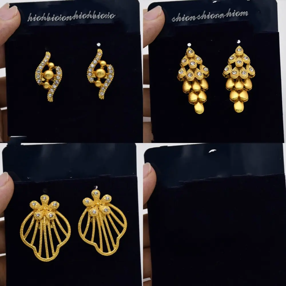 brincos-florais-vazados-com-diamantes-incrustados-em-ouro-areia-delicadamente-trabalhados-adornos-de-moda-joias-versateis-presente-elegante-exquisito