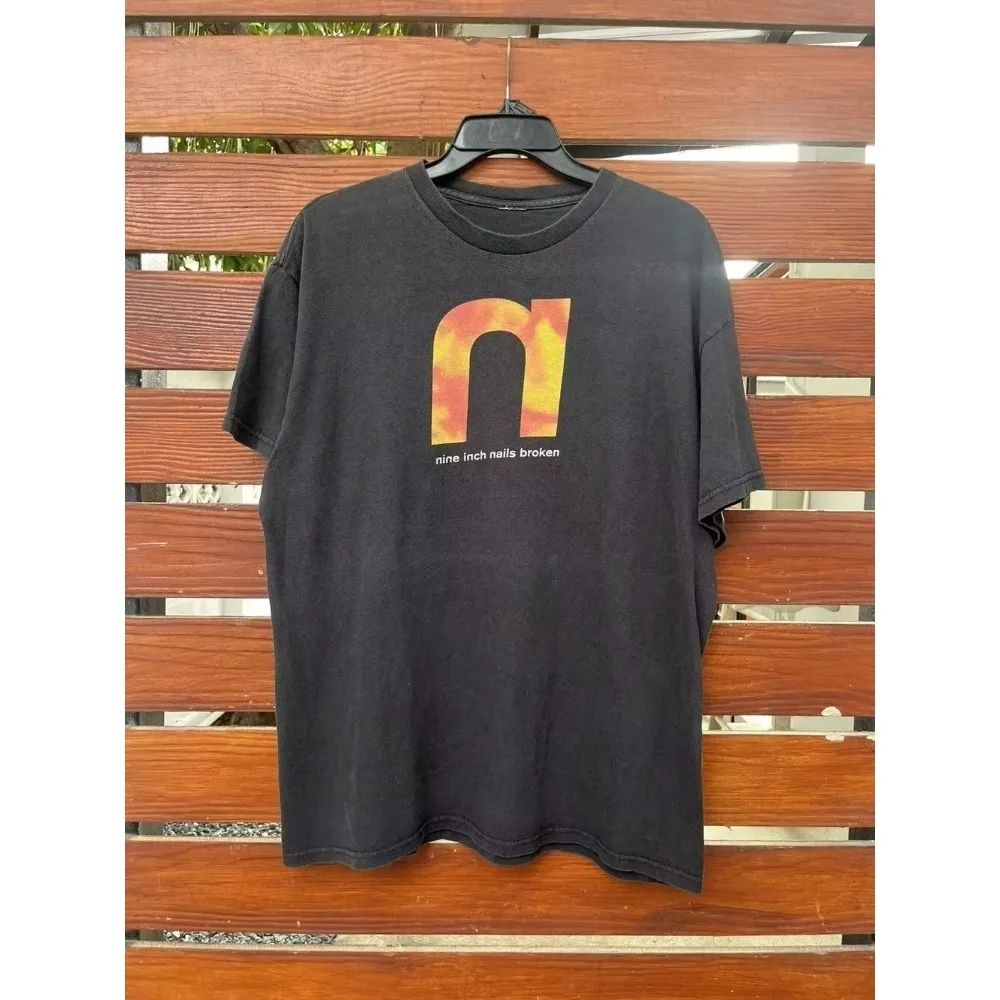 2026 Nova Camiseta Unissex Oversized de Algodão Estampada da Banda Nine Inch Nails com Estampa 'Broken Black' de Manga Curta - Lançamento Quente