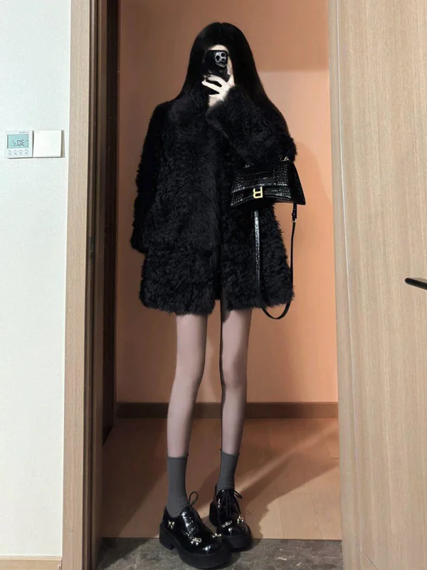 

Black Fur Coat Women's Fashionable Integrated Leather And Fur Outerwear Spring 2026 New Small Size Stylish Mink Coat