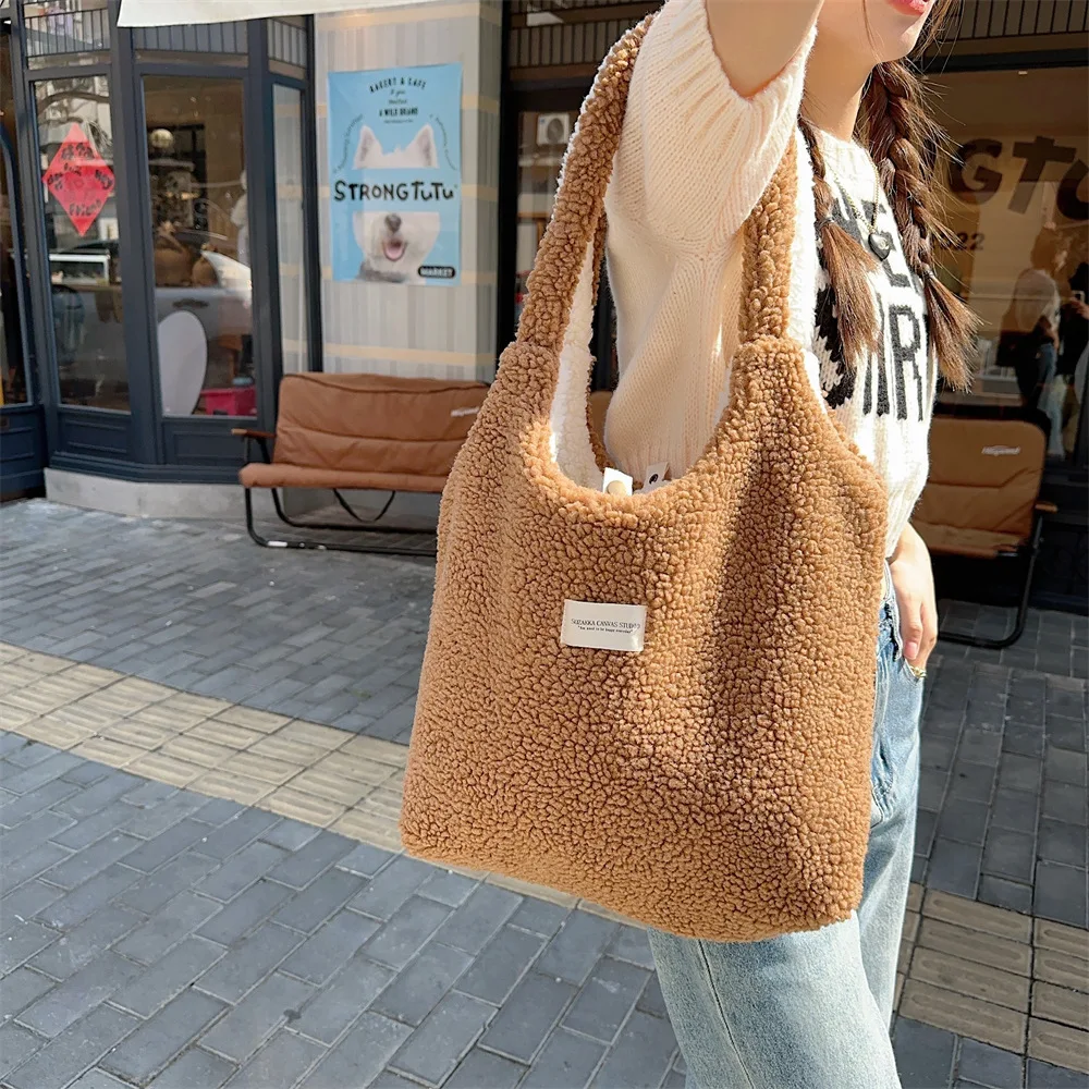 

Vest Shape Women Plush Reversible Shoulder Bag Ladies Warm Fabric Handbag Winter Girls Books Tote Cute Lamb Like Cloth Purse