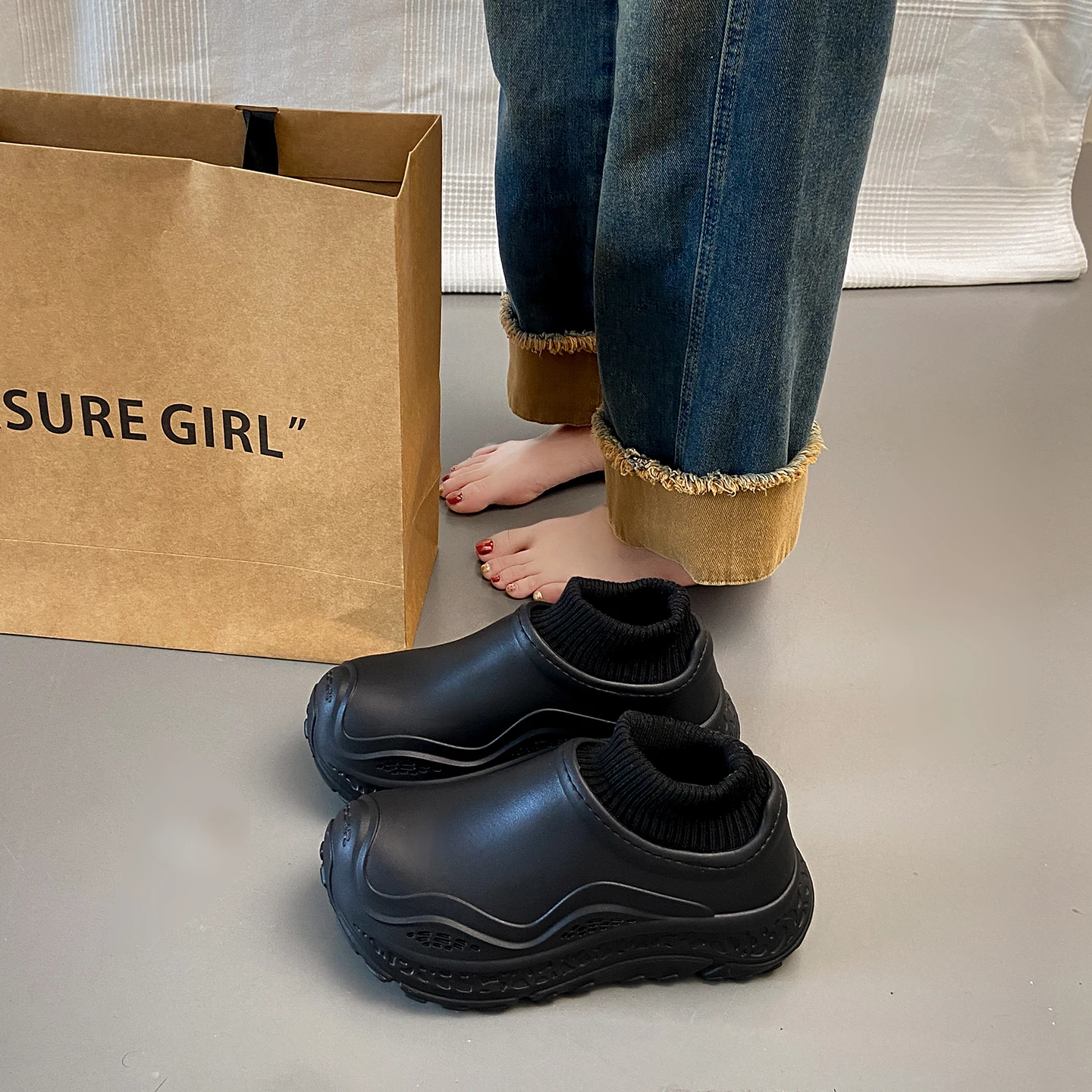 شباشب قطنية مبطنة ودافئة جديدة للشتاء، أحذية خارجية مقاومة للماء والثلج. أحذية قطنية مقاومة للانزلاق ومقاومة للاهتراء