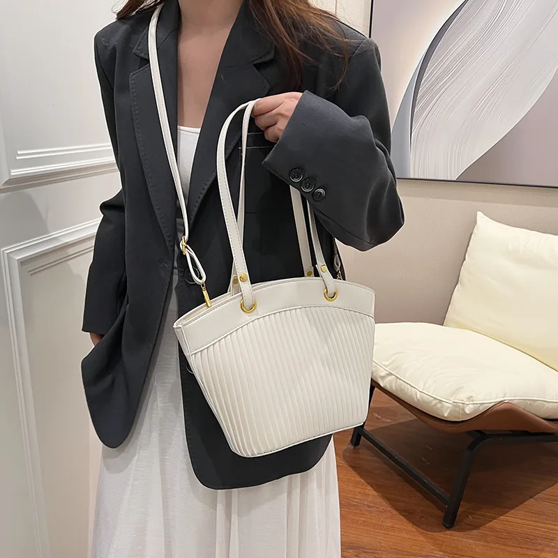 

2025 повседневная сумка-мешок, шикарный кошелек под мышками для женщин, универсальная сумка на плечо, модная сумка через плечо, стильная сумка «день-ночь» ​