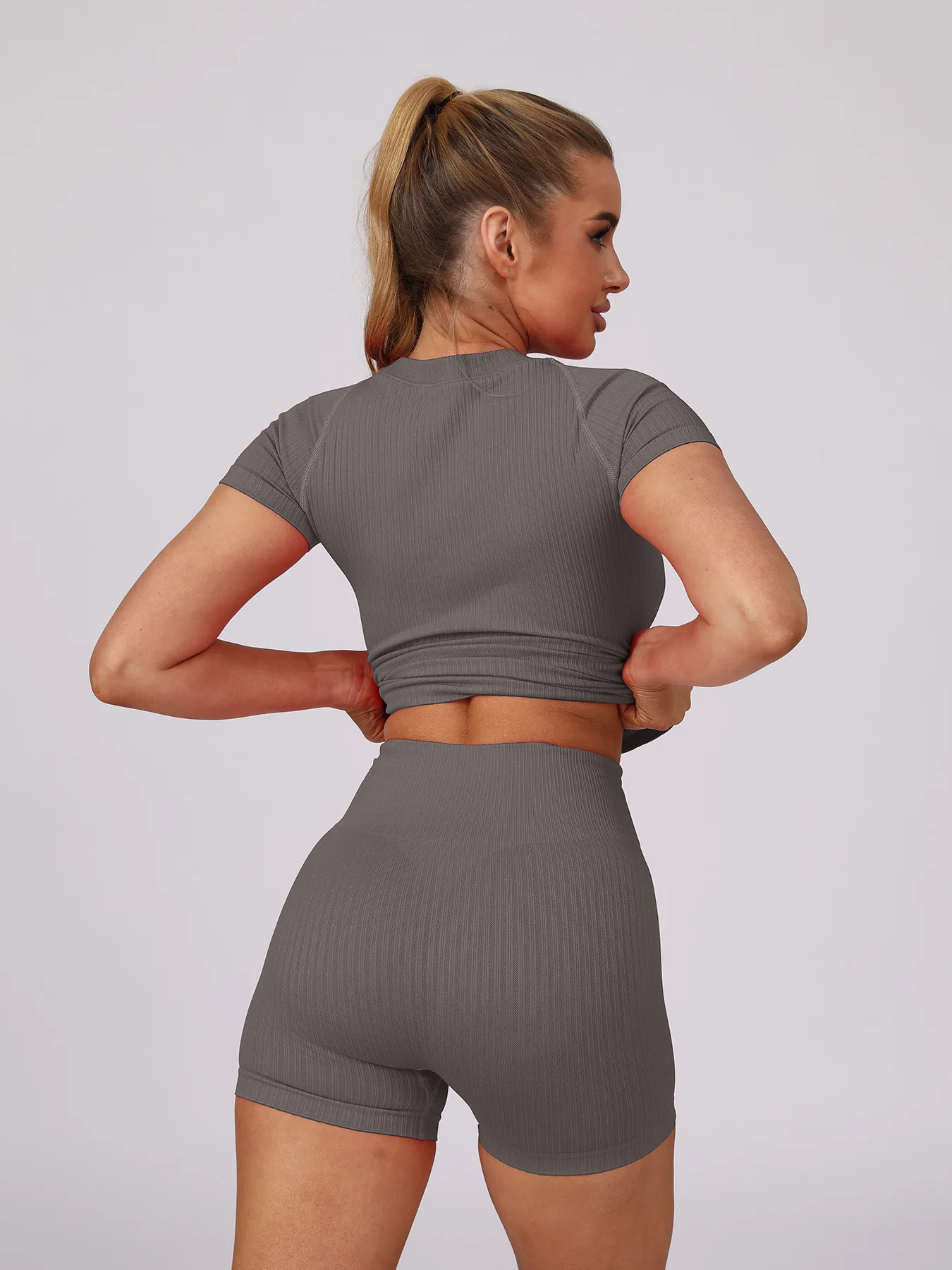 Sport-Dreiviertel-Shorts für Damen, gerippte, schmale Shorts, hohe Taille, dehnbare Leggings, für Fitness, Workout, Laufen, sexy, hüfthebende Yoga-Shorts – Detail 9