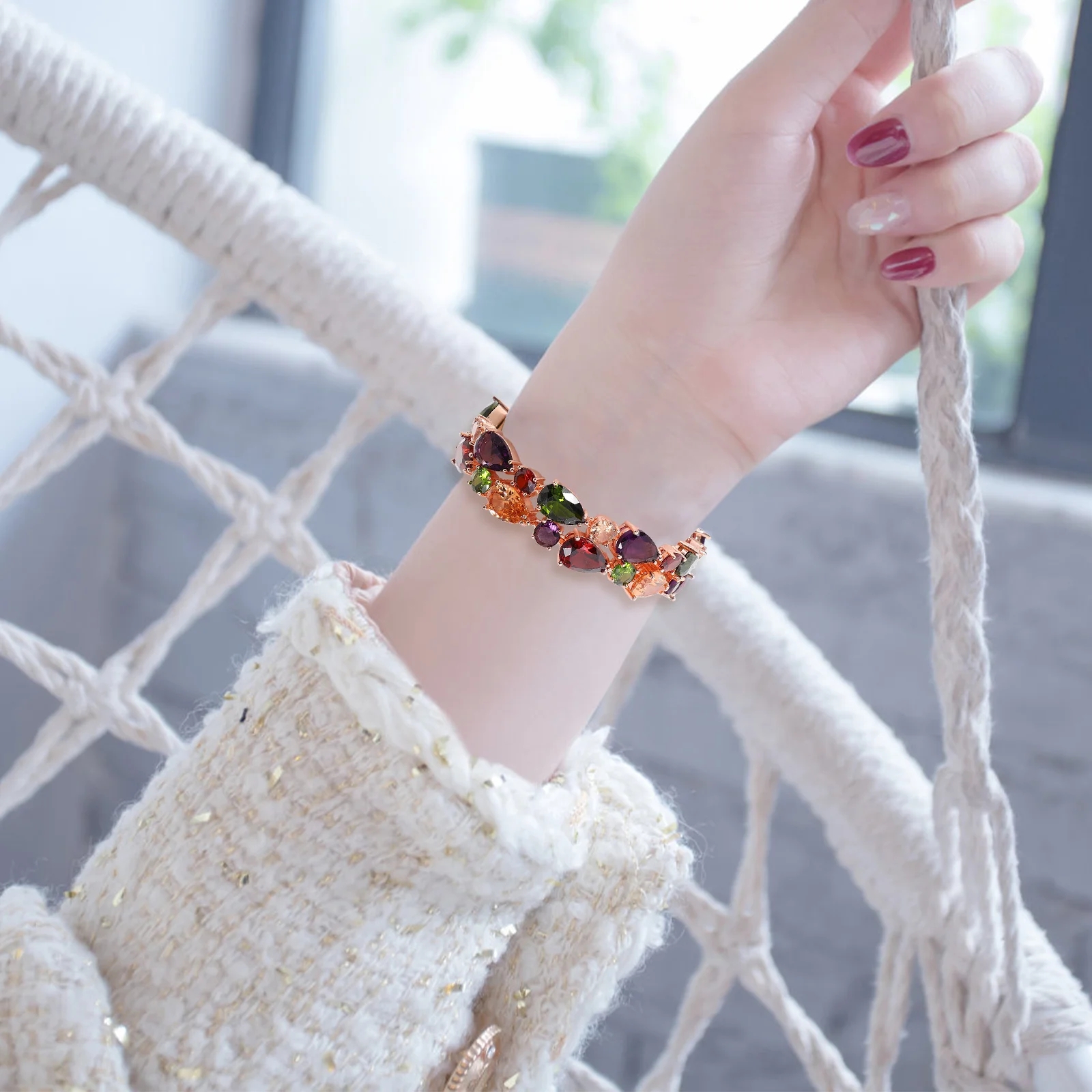 

1Pcs Woman Bracelet Gift Crystal Zircon Wrist Chain Delicate Hand Decor Creative Wristband Adornment Delicate Bracelet