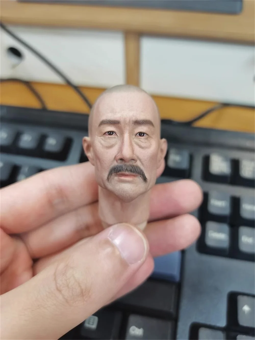 

Самая продаваемая серия 1/6th Asia Man The Tough Guy General Zhang Zuo Lin Head Sculpt Carving Beard Bald Version для 12-дюймовой экшн-фигурки