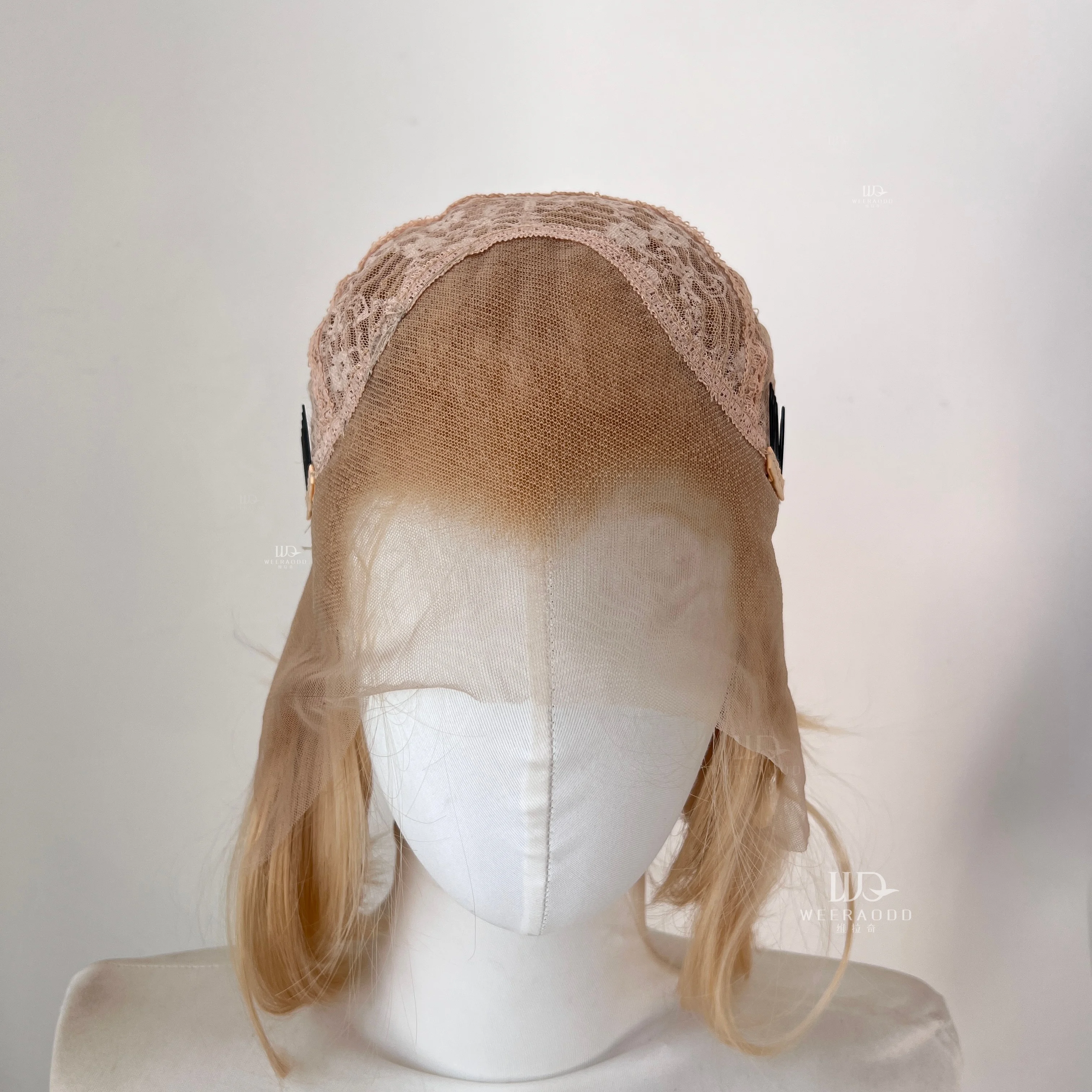 Widow‘s Peak Golden Blonde Synthetic Wigs for Men 13x4Lace Front Wigs Short Bob Cut Cosplay Wigs for Women 150% Density Glueles