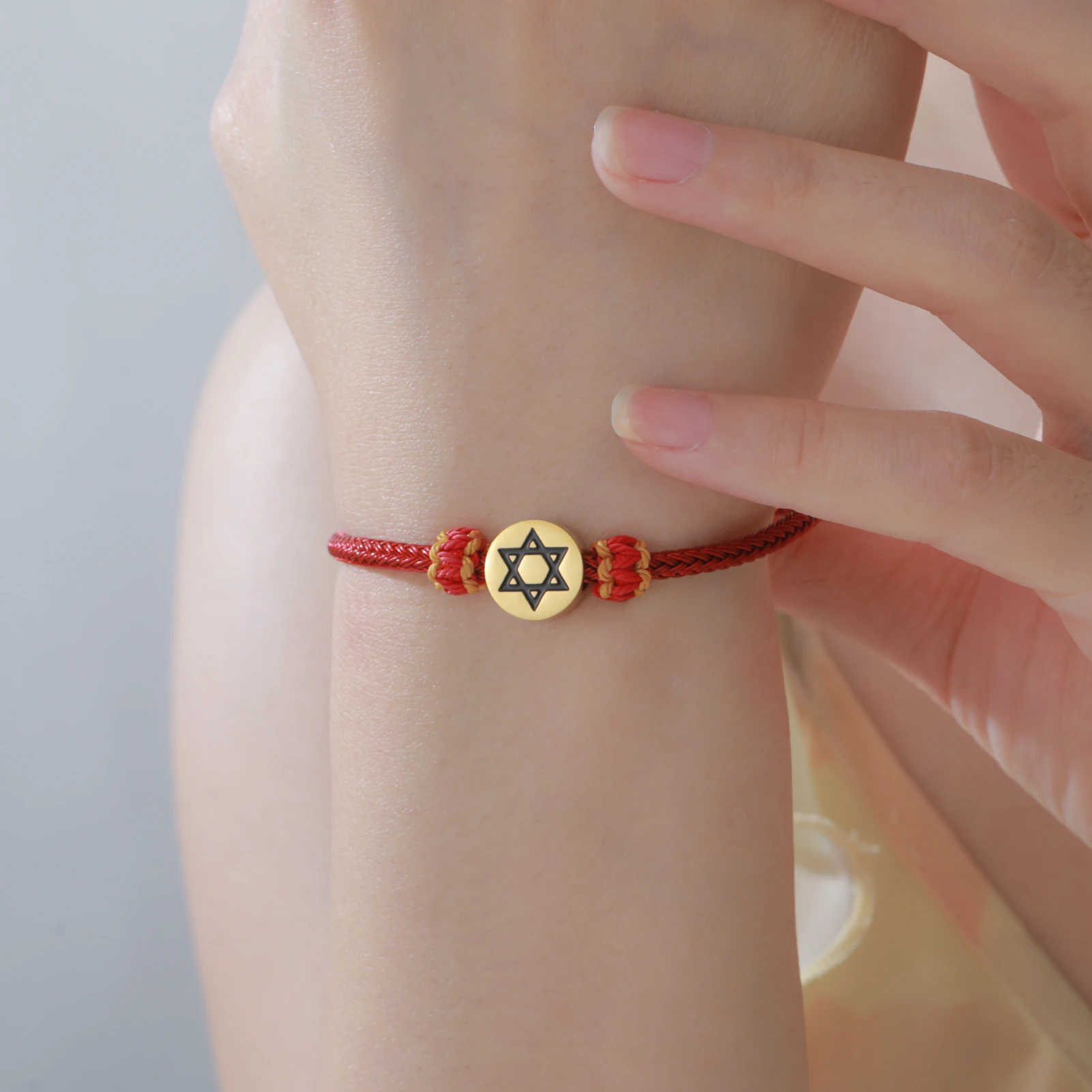 Lucktune نجمة داود جولة سحر أساور الفولاذ المقاوم للصدأ الرجال النساء اليد الحمراء حماية أساور النجمة اليهودية محظوظ المجوهرات