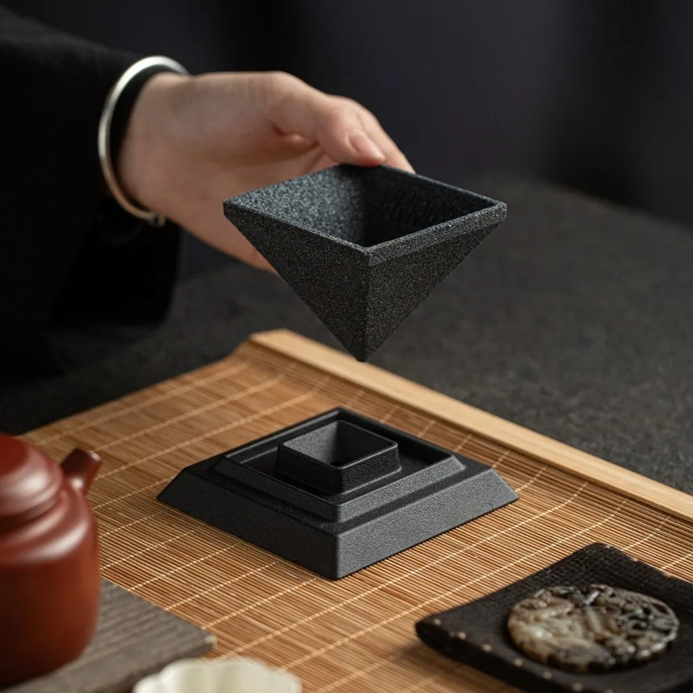 Tabletop Decoration Inverted Pyramid Tea Strainer Triangular Iron Base Ceramic Micropores Tea Infuser Black Teas Ceremony