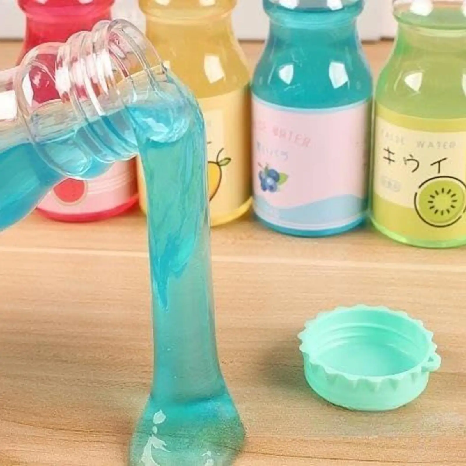 زجاجة مشروبات مقلدة مع مياه وهمية، لعبة طين كريستال سلايم، تخفيف الضغط والضغط، مع إحساس لمس جديد