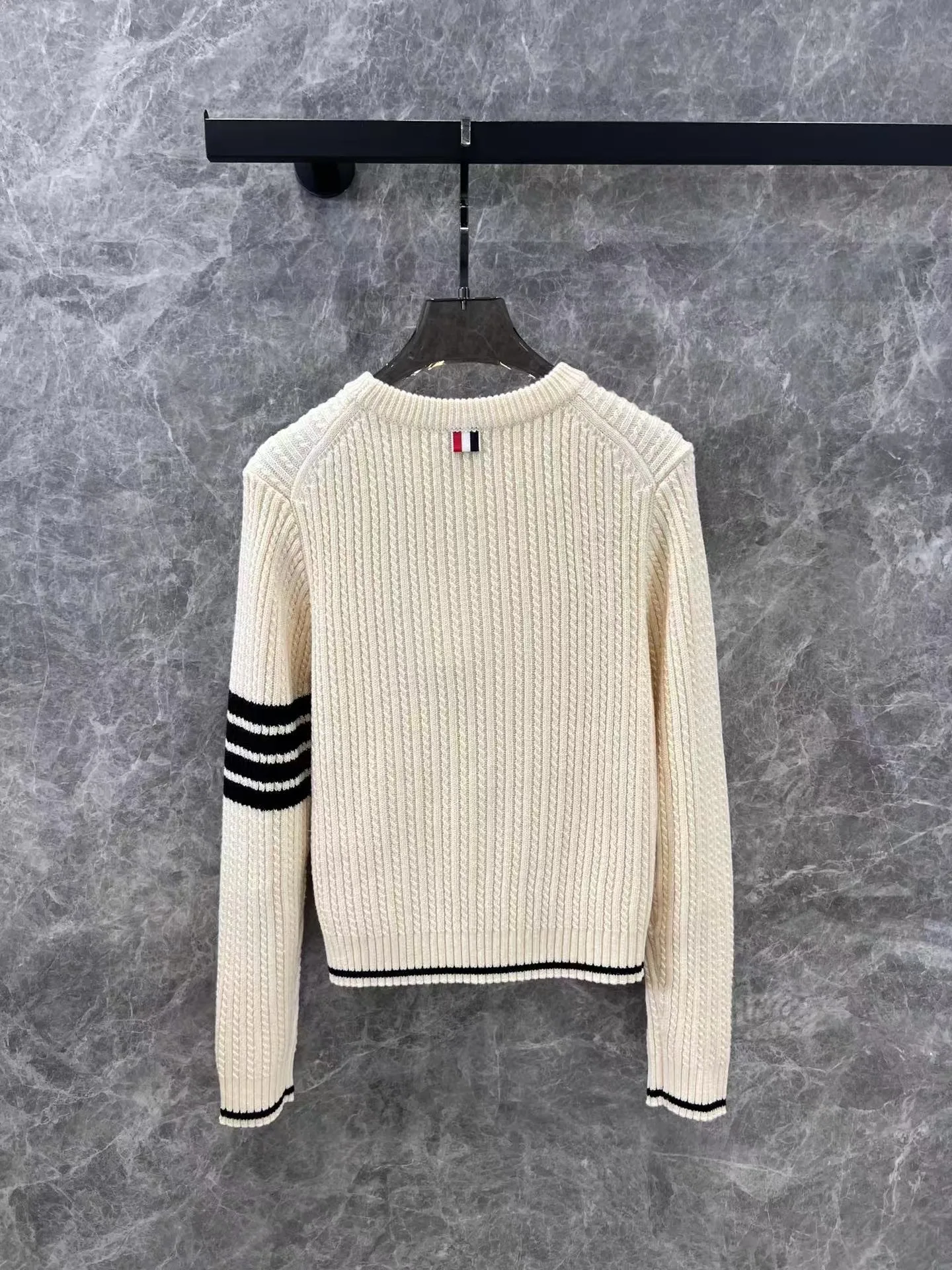 High end customized women's knitted round neck top