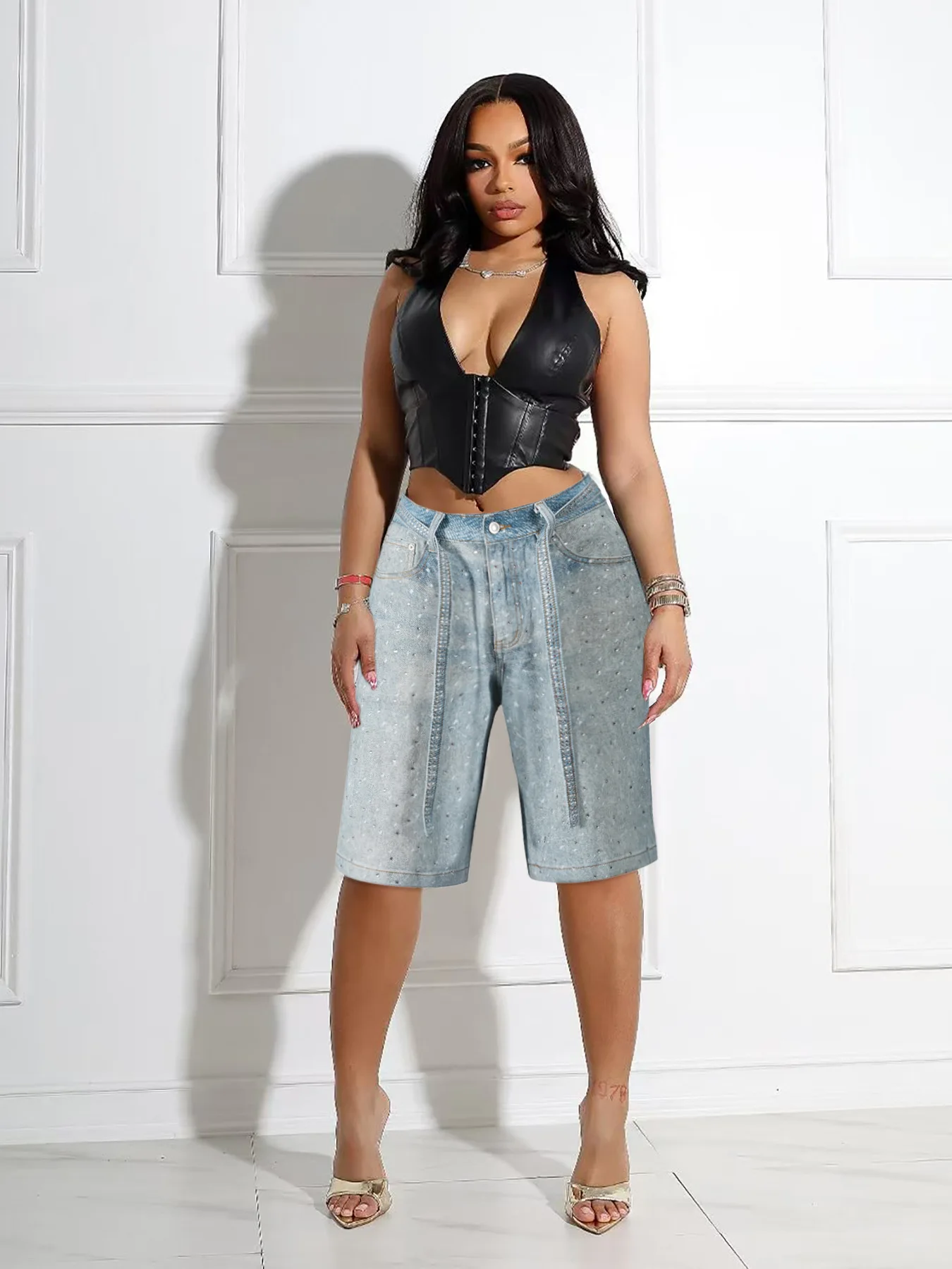 D8739 Spring/Summer 2025 European women's fashion loose denim shorts with full rhinestones and an attached belt, available now.