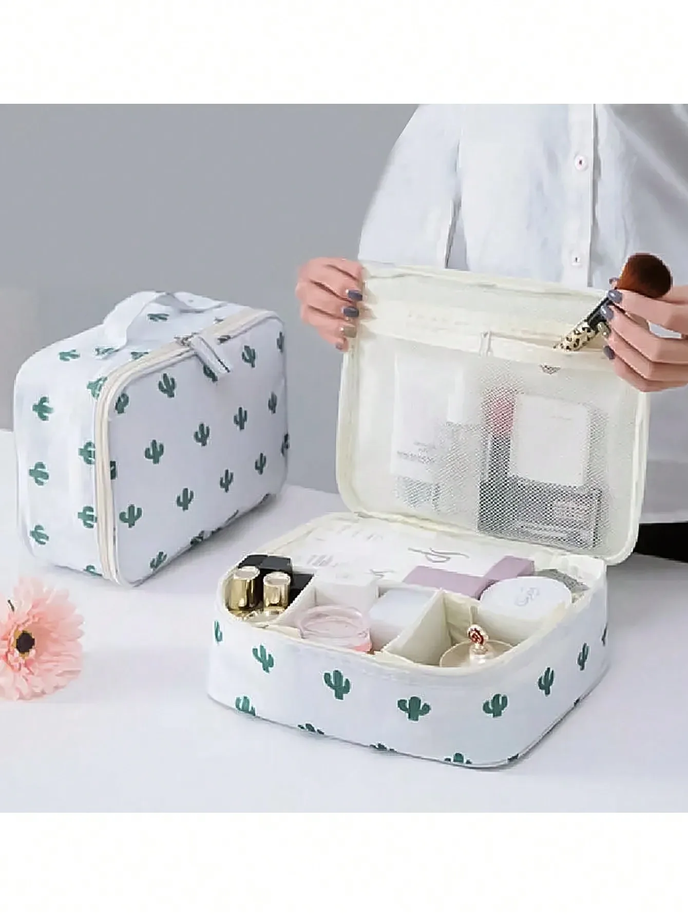 1 Pcs Cactus Print Waterproof Cosmetic Bag Portable Handheld Travel Makeup Storage Wash Organizer Case