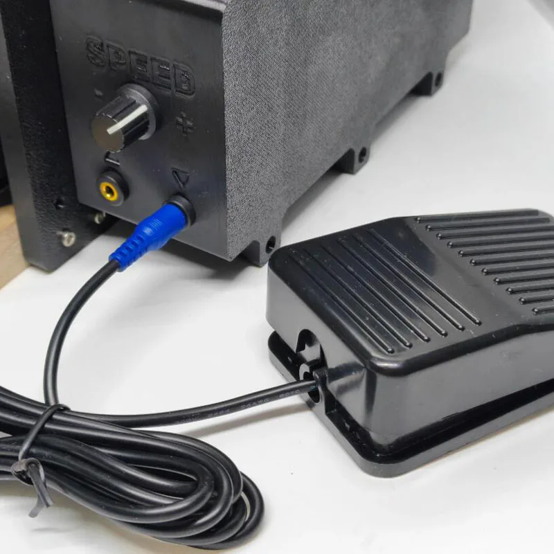 Adjustable forward and backward, with foot pedal, 110-230V electric wool combing machine