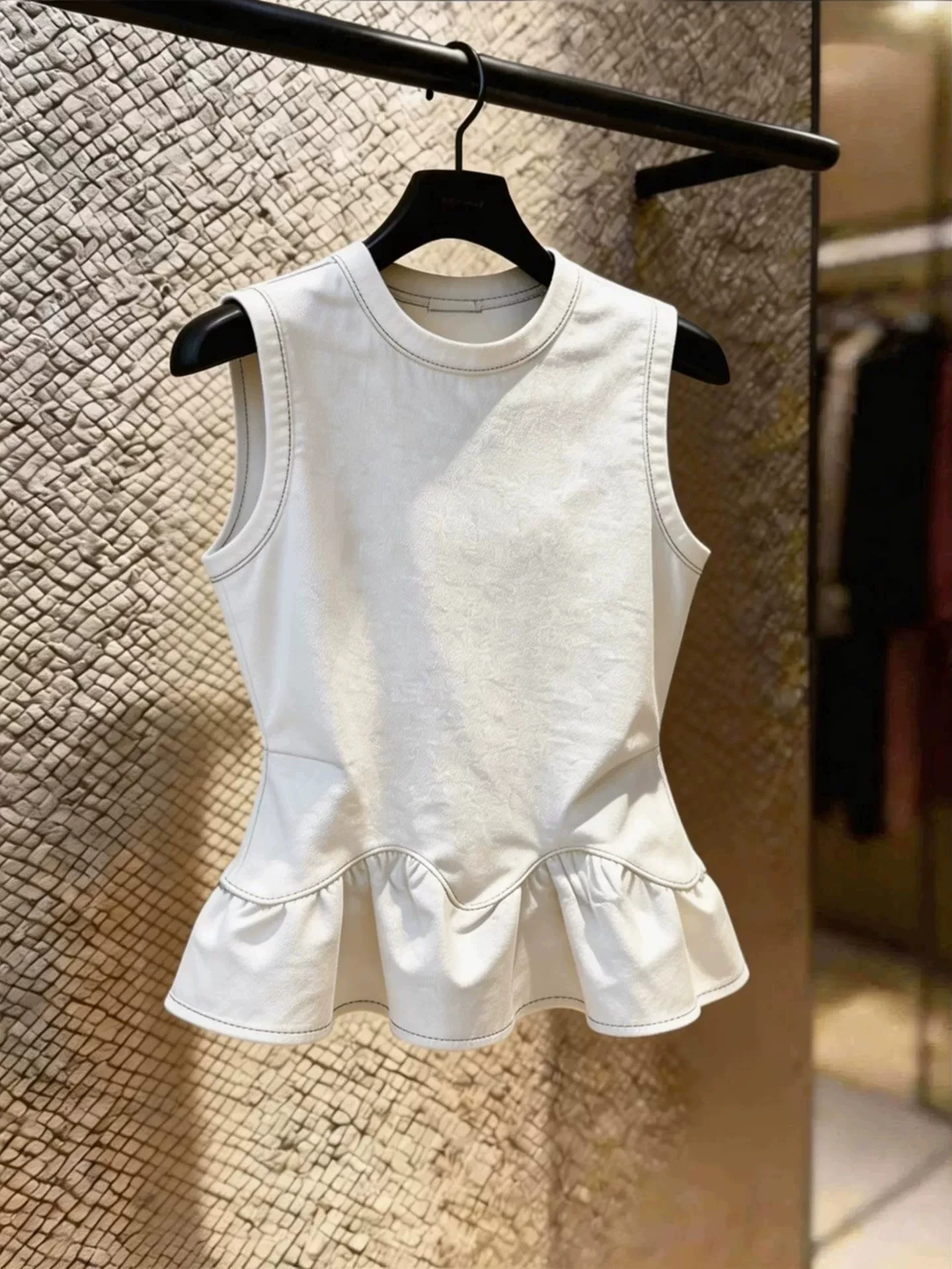2026 Summer Commute Style White Sleeveless Ruffle Hem Vest Women's Bottom Bloom Large Size Top Polyester Fiber Slimming Effect view 2