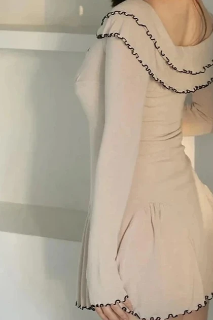 

Японское платье в стиле Pure Desire: эластичное, трикотажное, с оборками, с вырезом-лодочкой, длинным рукавом, тонкое, облегающее, мини.