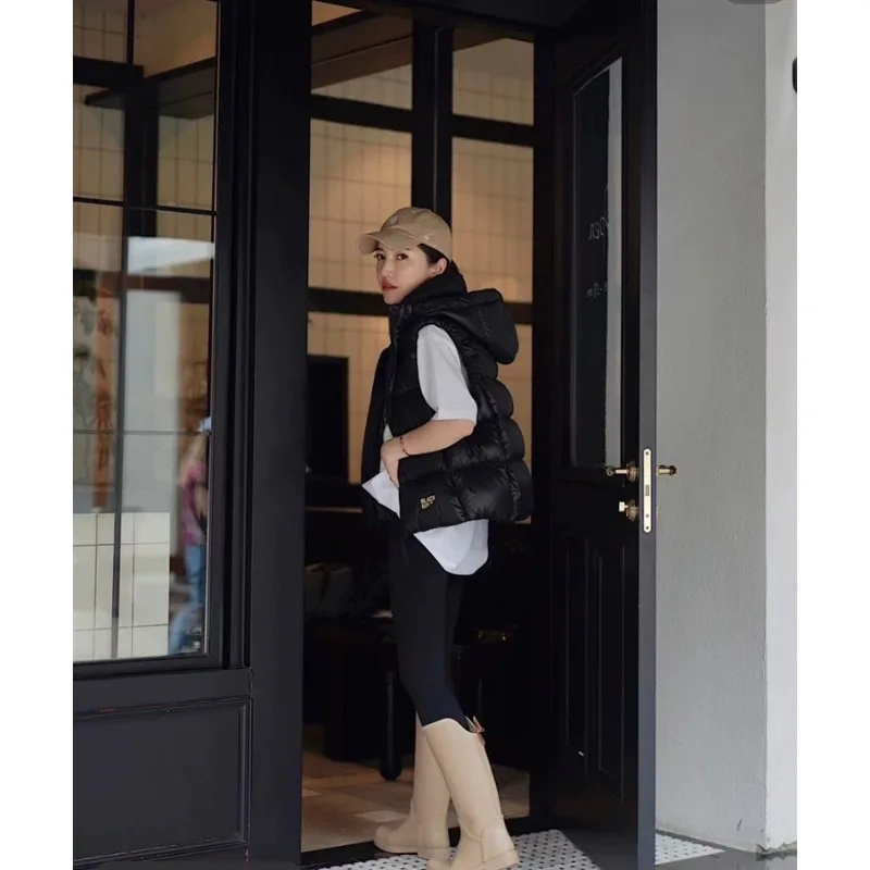 Damska kamizelka puchowa 2025, nowa, zimowa, gruba, ciepła, bez rękawów, czarna, dopasowana, modna, casualowa, wiatroodporna kamizelka.