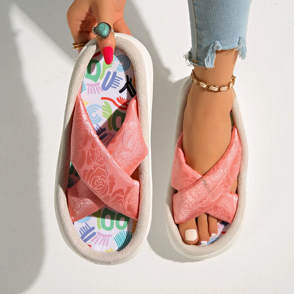 

Летние женские модные тапочки, уличная дизайнерская обувь, женские сандалии без шнуровки на платформе, удобные шлепанцы на плоском каблуке, женские шлепанцы