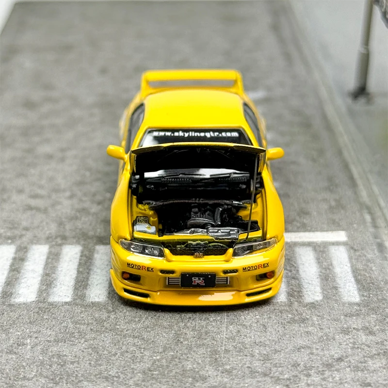 Diecast 1:64 Scale Alloy Nismo GTR R33 Nissan Skyline Yellow Sedan Racing Toy Car Model Collection Gifts Toys Scene Furnishings